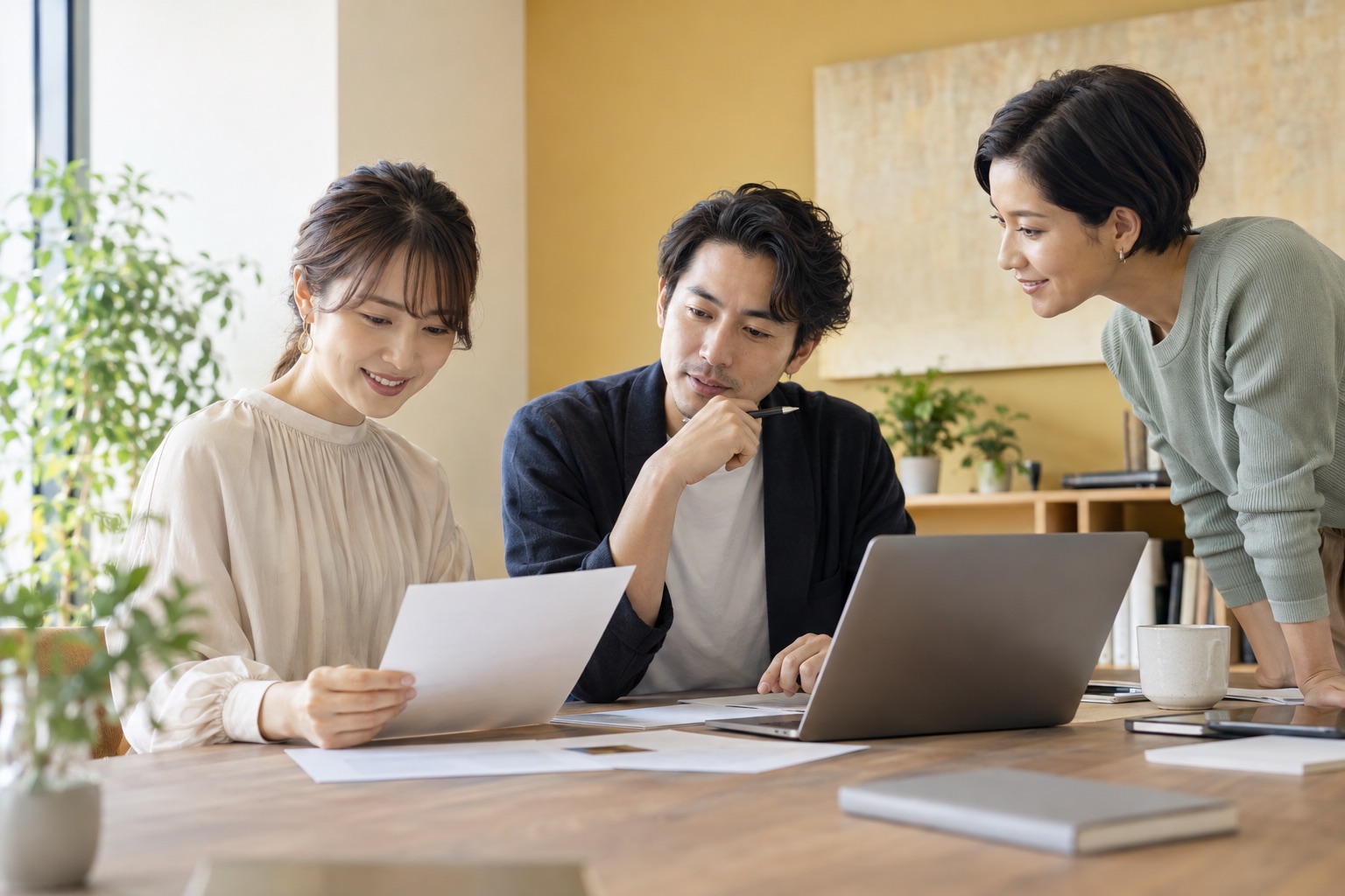 登録支援機関の事業計画を話し合うチーム